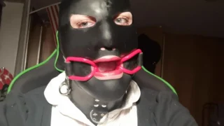 poor t-girl i latex and chastity